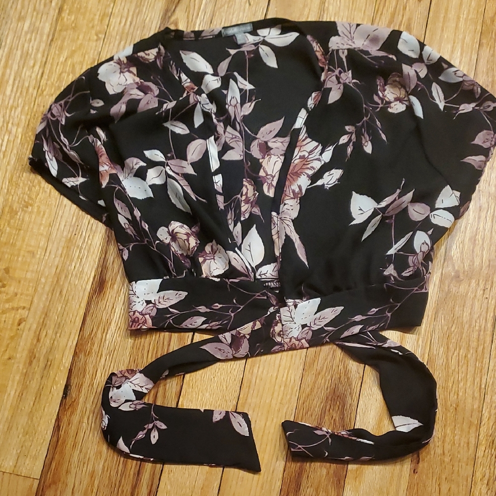 3/$15 sale Floral crop top